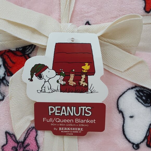 Peanuts Snoopy Full/Queen Plush Blanket 90"x90" Berkshire Pink With Bow Pattern - Picture 2 of 8